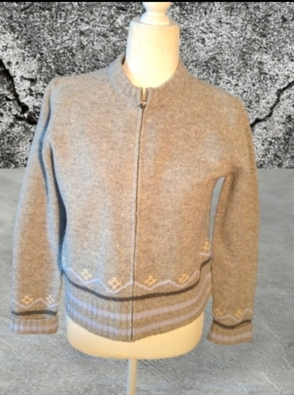 Eddie Bauer vtg. Wool neutral oatmeal zip cardigan with Nordic embroidery sz S